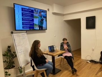 Dominika Potužáková v diskuzi s Terezou Fasurovou, zdroj: Archiv: Dominiky Potužákové