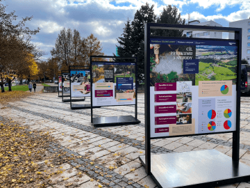 Panelová výstava, shrnující celý projekt, byla na frekventovaném místě sídliště vystavena kolemjdoucím po dobu jednoho měsíce. Kromě závěrů výzkumů představila i projekty, které jsou již v řešení.